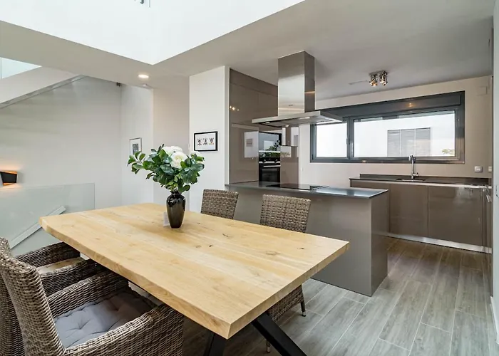 Lmt46 - Modern Style Spacious Townhouse