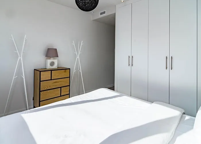 Дом отдыха Lmt46 - Modern Style Spacious Townhouse *