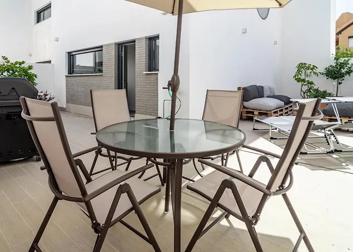 Lmt46 - Modern Style Spacious Townhouse