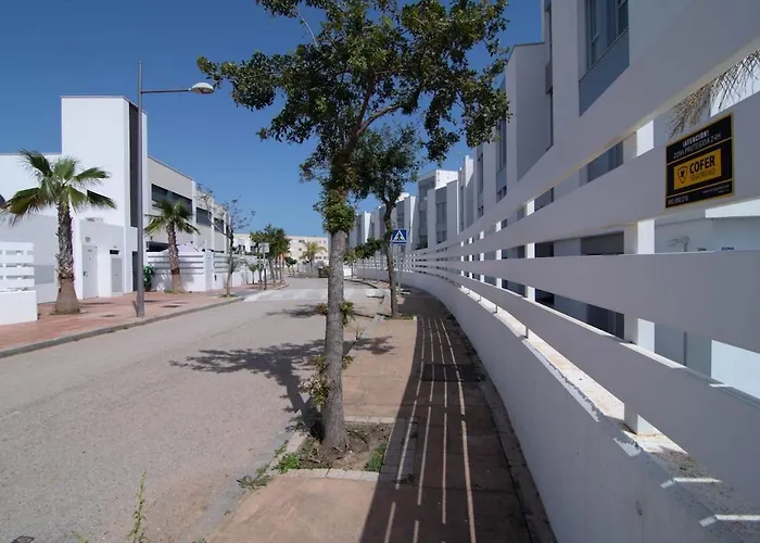 Дом отдыха Lmt46 - Modern Style Spacious Townhouse