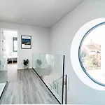 Σπίτι διακοπών Lmt46 - Modern Style Spacious Townhouse *