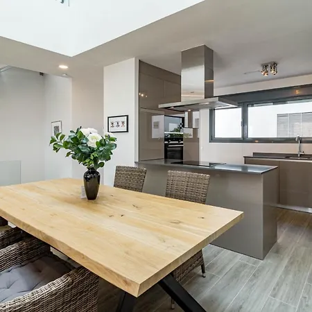 Lmt46 - Modern Style Spacious Townhouse Estepona