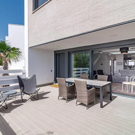 Lmt46 - Modern Style Spacious Townhouse Holiday home Estepona