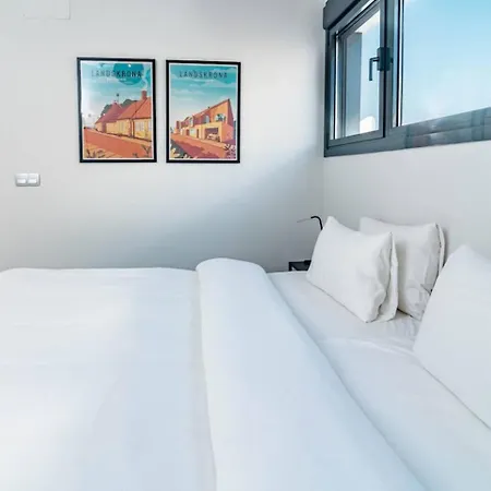 Lmt46 - Modern Style Spacious Townhouse