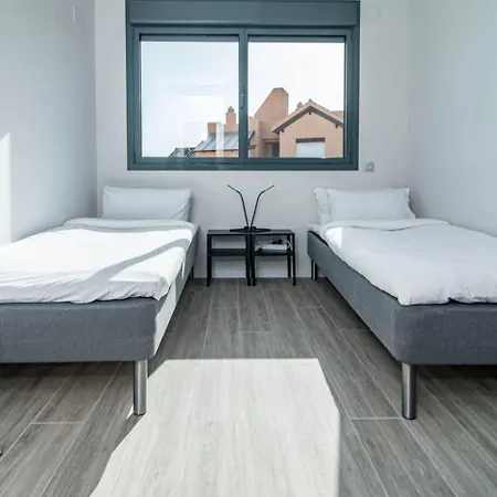 Lmt46 - Modern Style Spacious Townhouse *