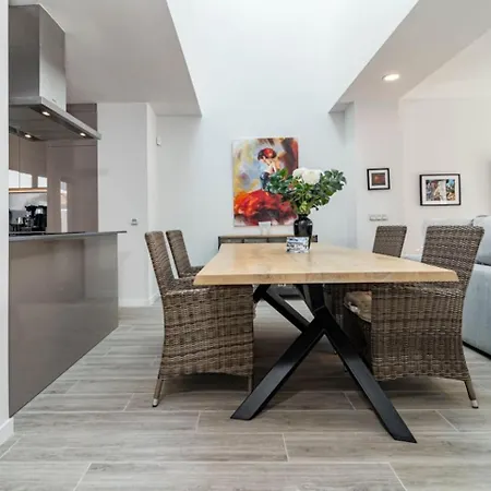 Lmt46 - Modern Style Spacious Townhouse Estepona