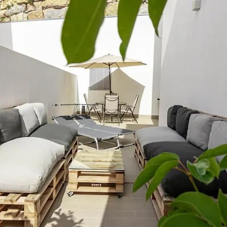 Lmt46 - Modern Style Spacious Townhouse *