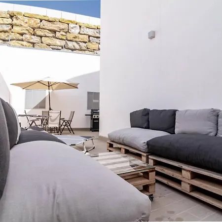 Lmt46 - Modern Style Spacious Townhouse Estepona