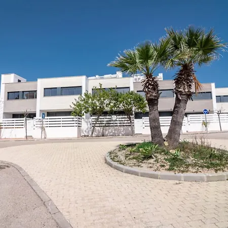 Lmt46 - Modern Style Spacious Townhouse Estepona
