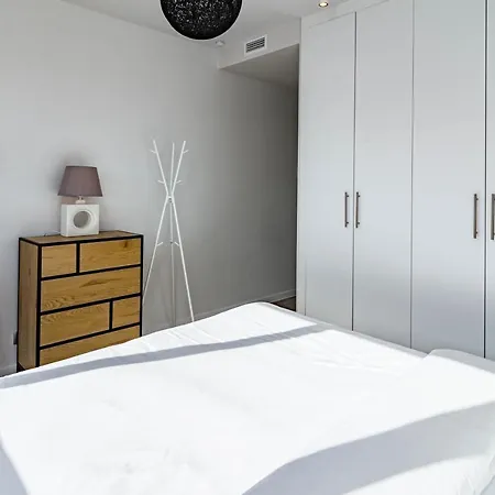 Lmt46 - Modern Style Spacious Townhouse