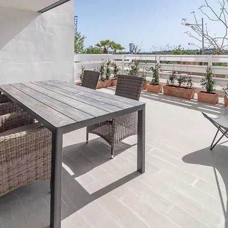 Hébergement de vacances Lmt46 - Modern Style Spacious Townhouse