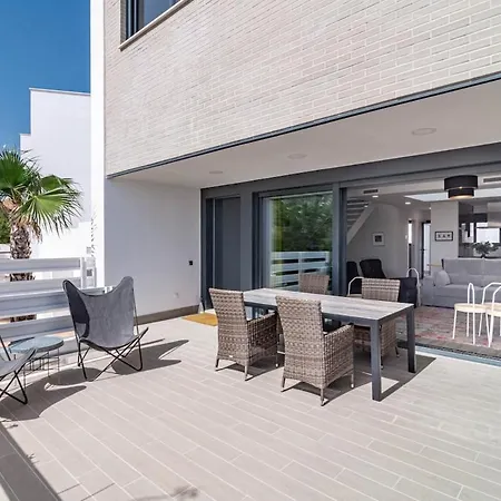 Lmt46 - Modern Style Spacious Townhouse Сasa de vacaciones *