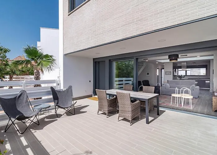 Lmt46 - Modern Style Spacious Townhouse Сasa de vacaciones *