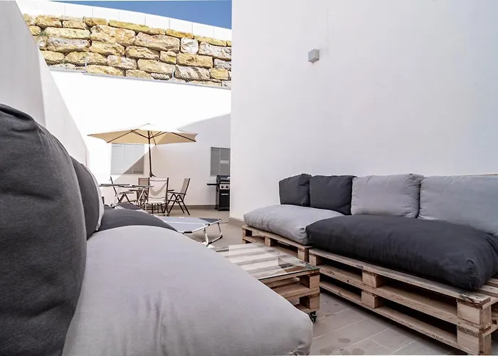 Lmt46 - Modern Style Spacious Townhouse Estepona